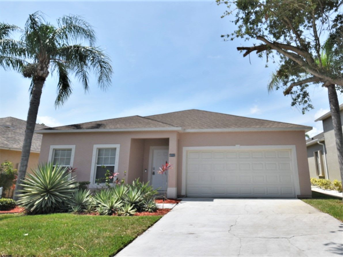 4992 Outlook Dr, Melbourne photo 1