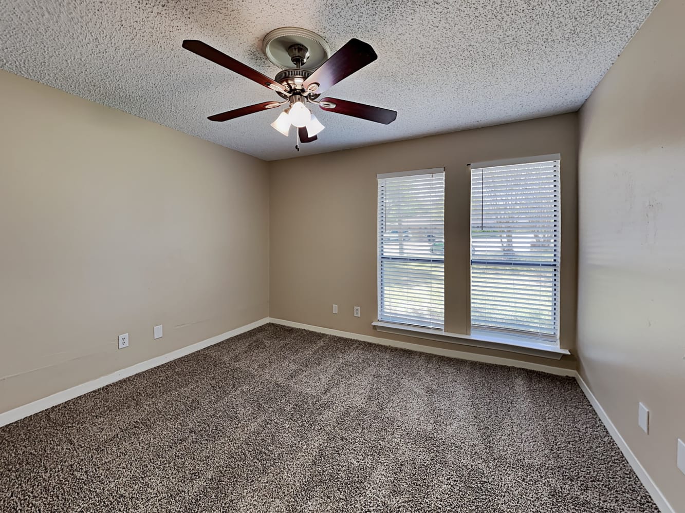 5 Hill Ct, Roanoke photo 9