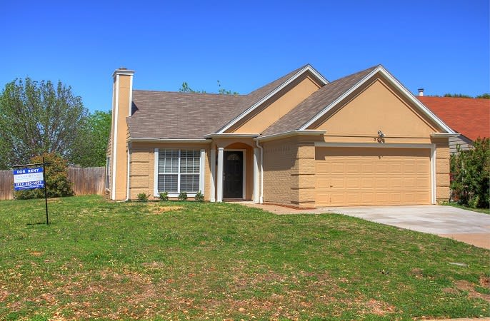 Front of 501 Kalmia Dr, Arlington, TX