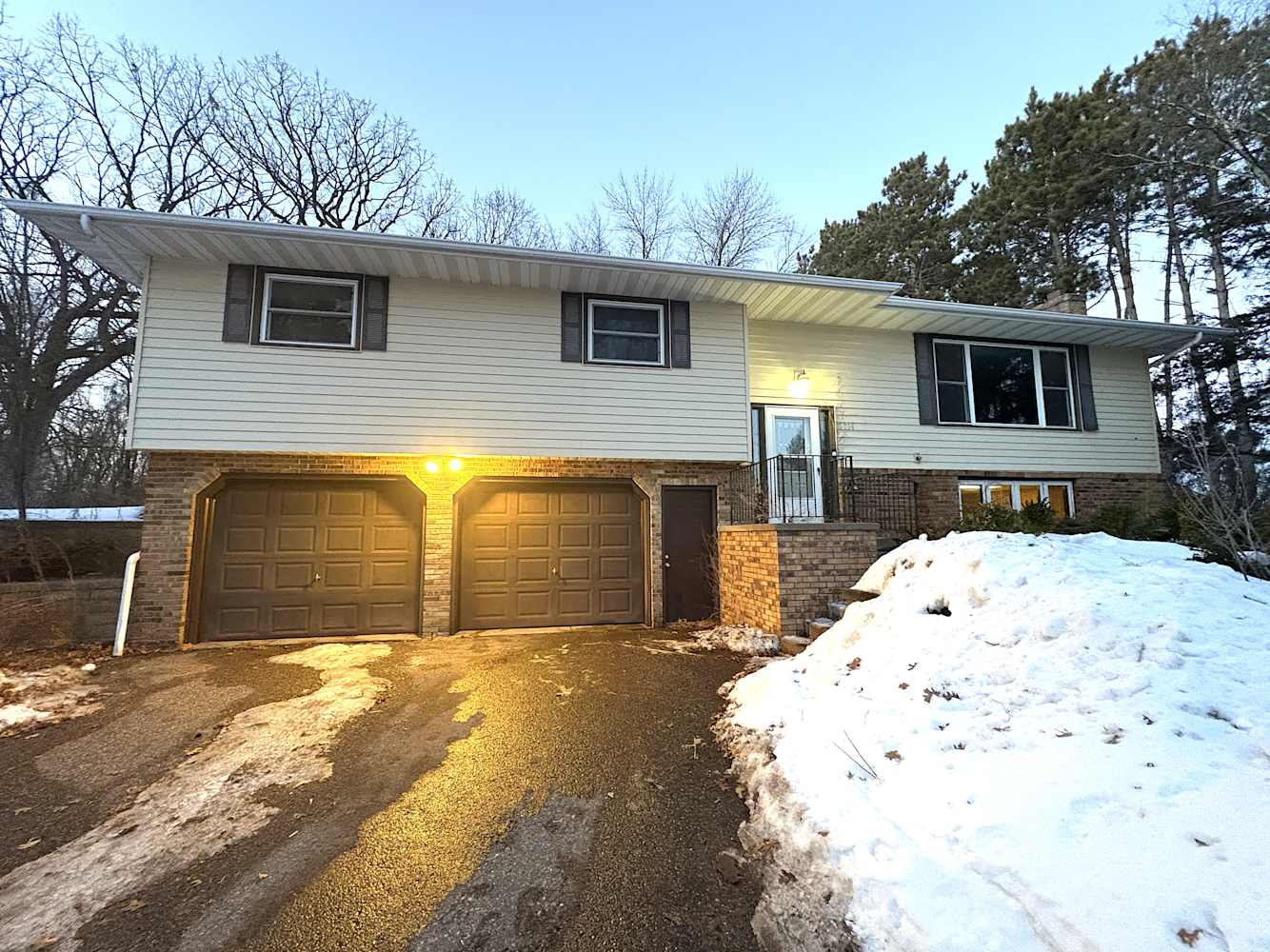 Front of 5014 250th St, Forest Lake, MN