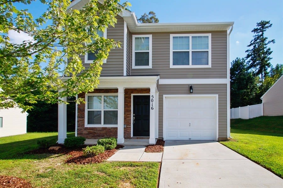 Front of 5016 Broad Leaf Ct, Dallas, NC