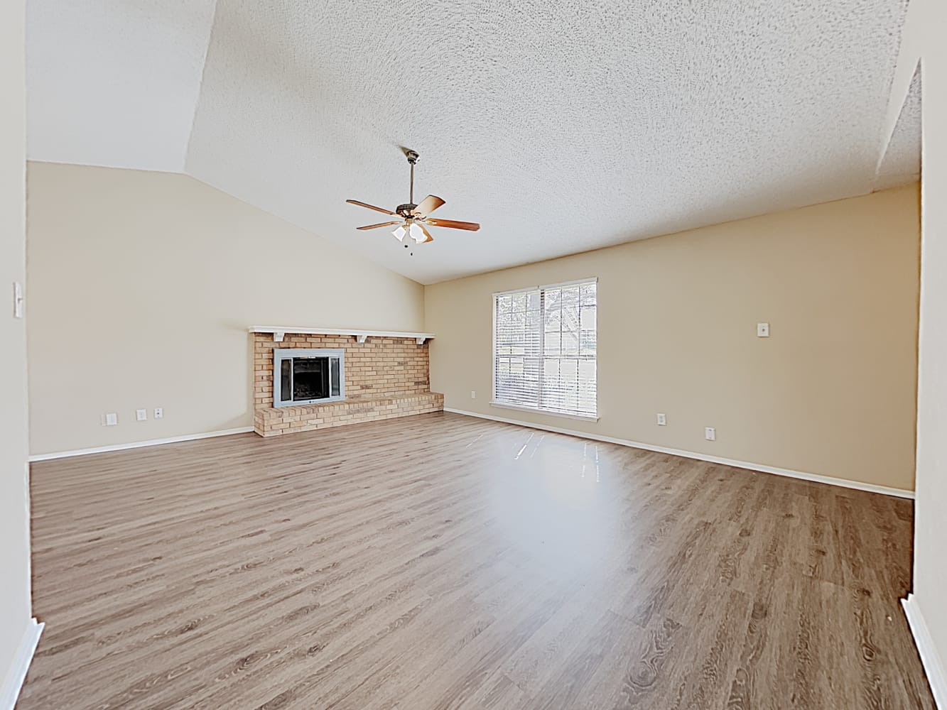 503 Thorn Wood Dr, Euless photo 6