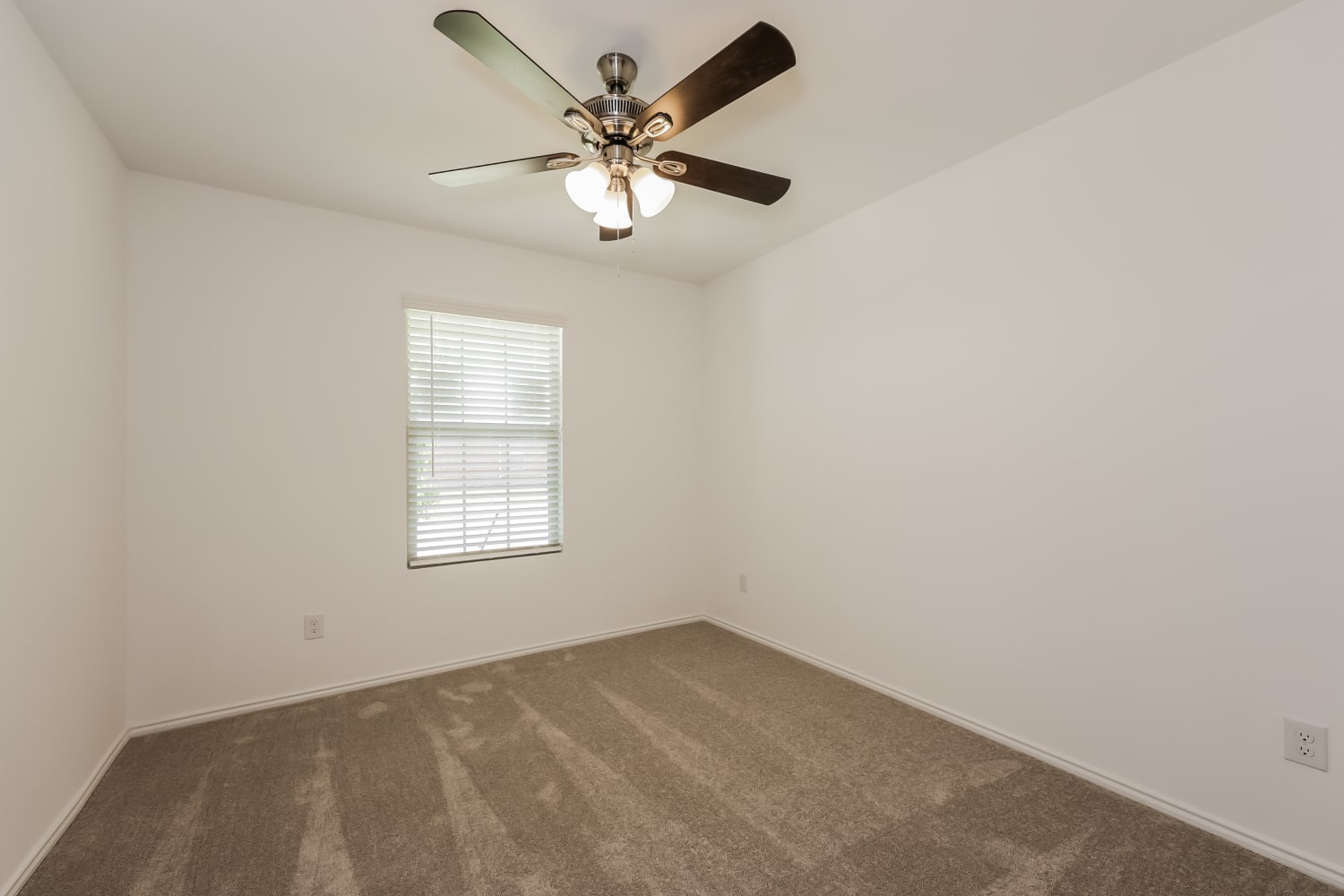 507 Vicksburg Drive, Ennis photo 12