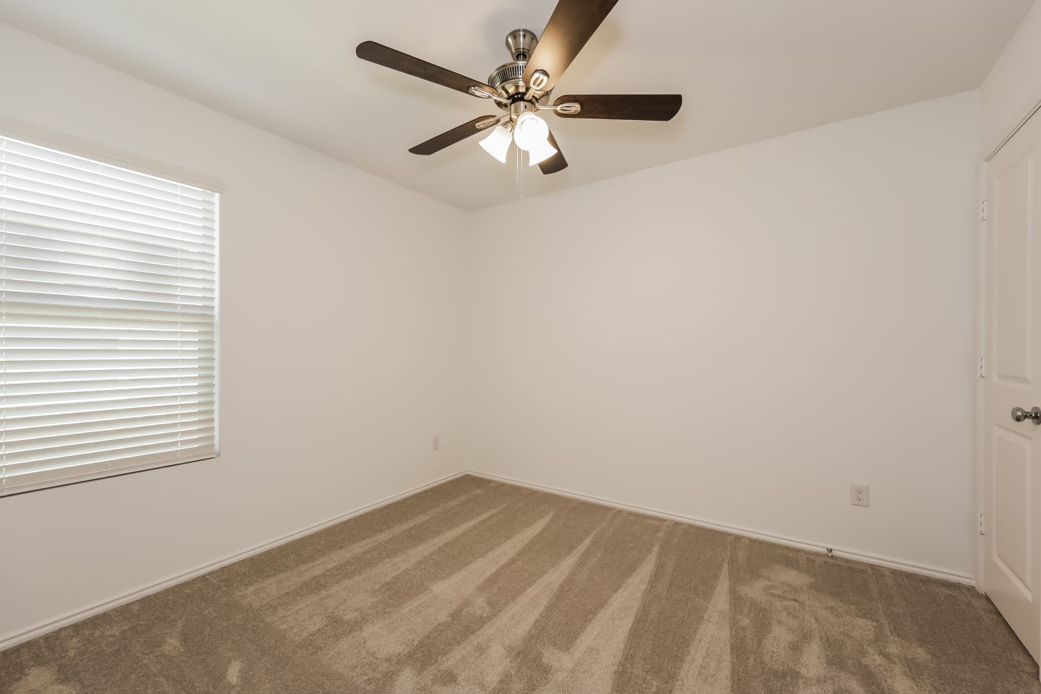 507 Vicksburg Drive, Ennis photo 11