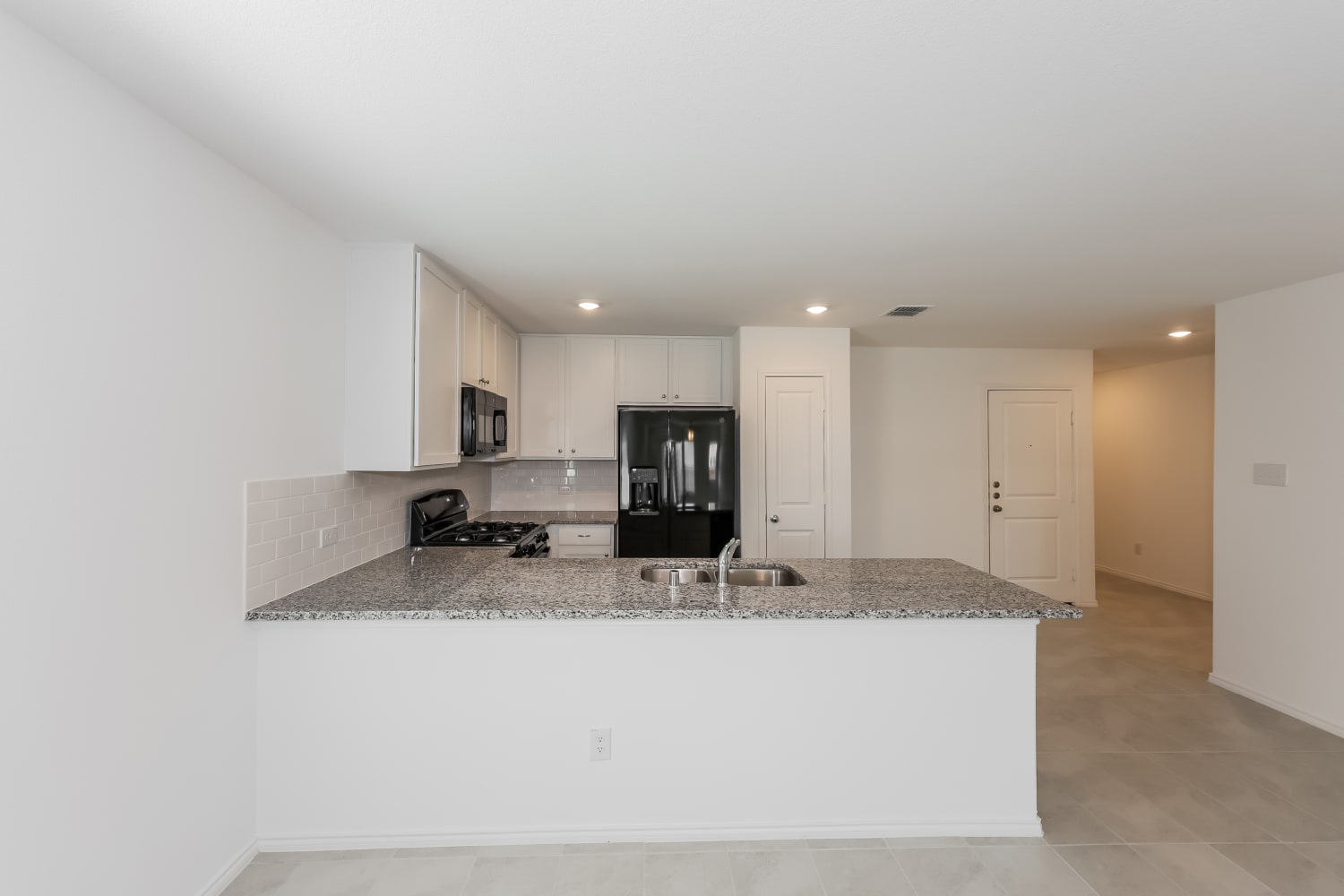 507 Vicksburg Drive, Ennis photo 8