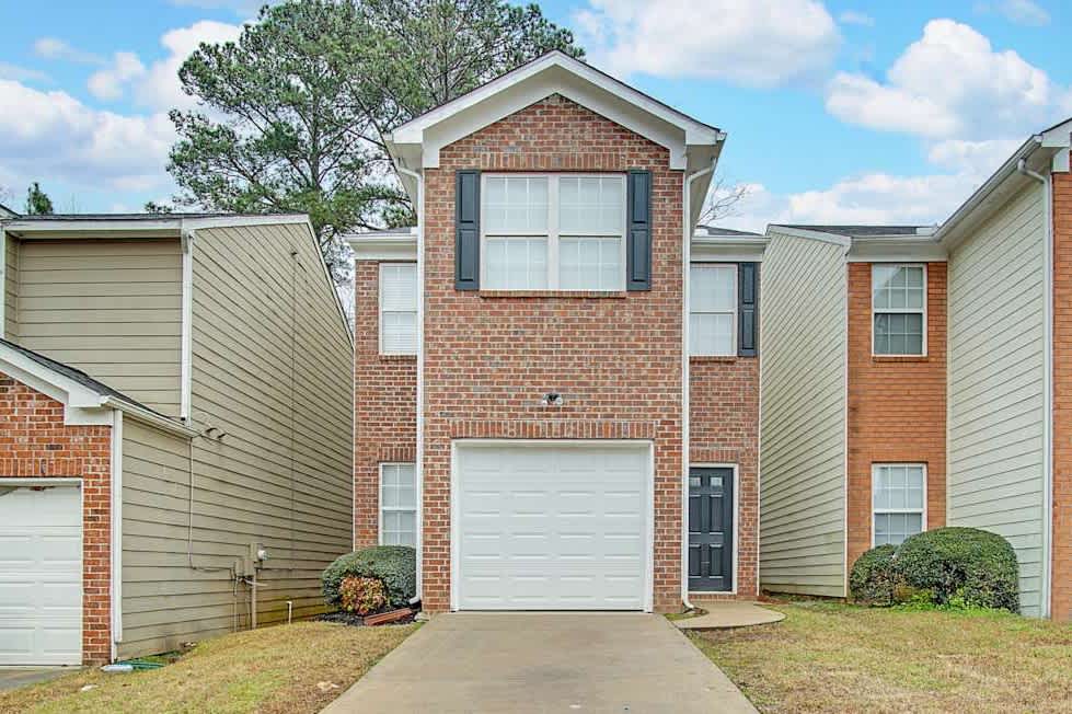 Front of 5072 Windsor Forrest Ln, College Park, GA