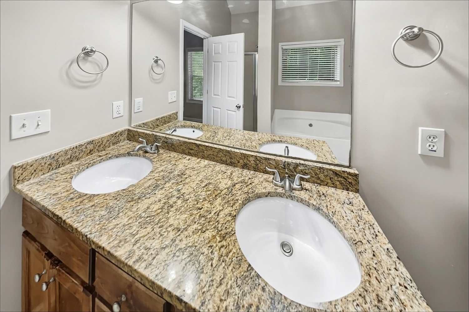 51 Kay Rd NE, White photo 12