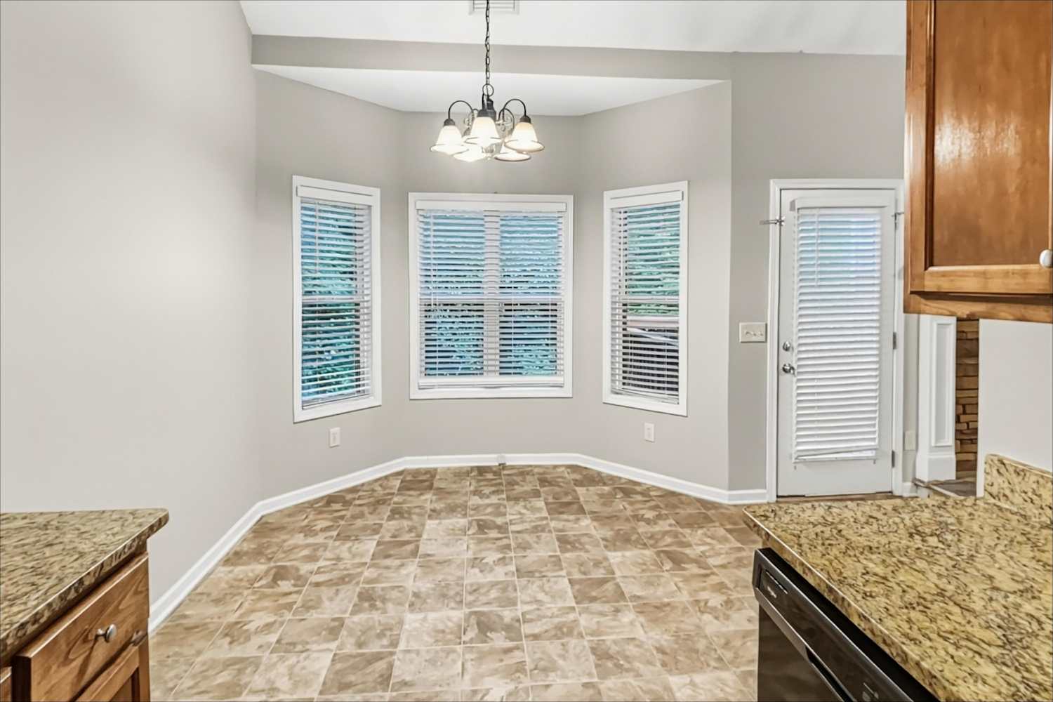 51 Kay Rd NE, White photo 6