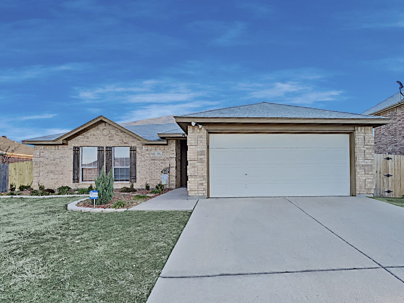 512 Bretts Way, Burleson photo 1