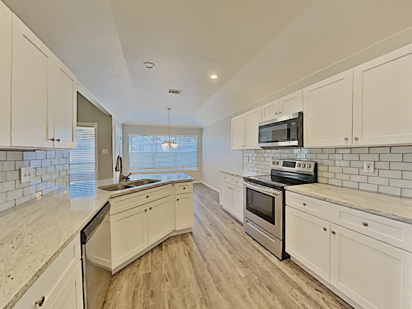512 Bretts Way, Burleson photo 9