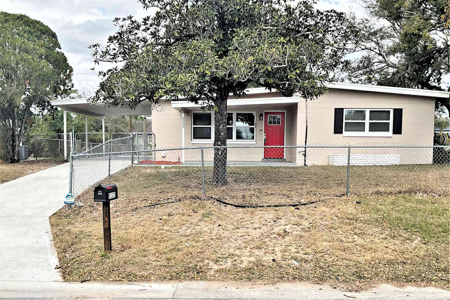 Front of 5123 Londonderry Blvd, Orlando, FL