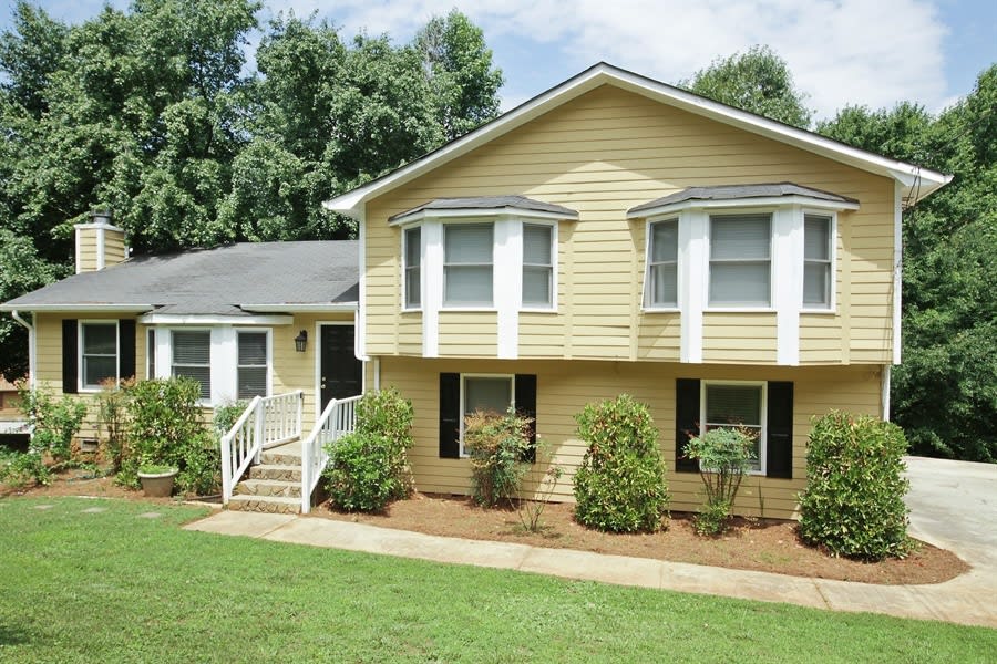 515 Oak Springs Dr, Lawrenceville photo 1