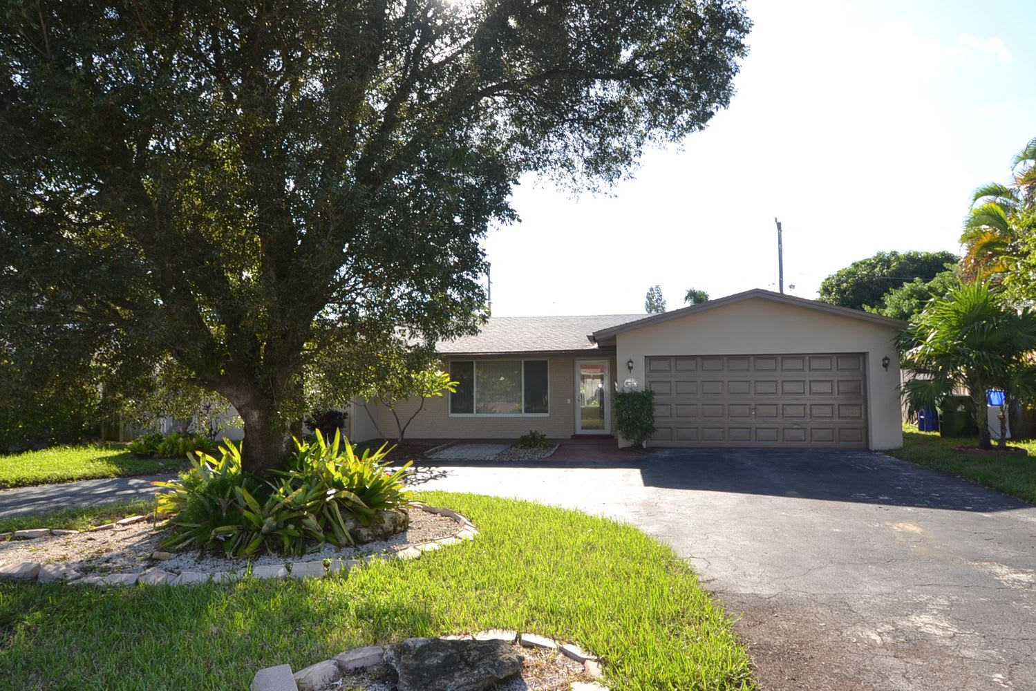 Front of 5151 NE 18th Ter, Fort Lauderdale, FL