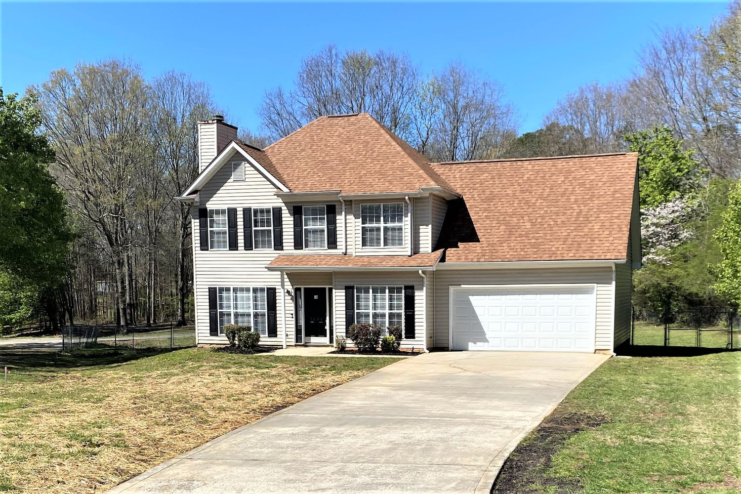 Front of 5193 Poplar Glen Dr, Matthews, NC