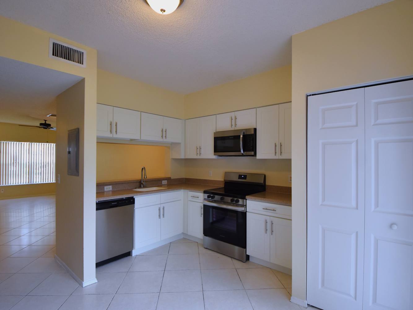 52 Simonton Cir, Weston photo 7