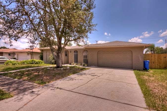 520 Mahogany Dr, Seffner photo 1