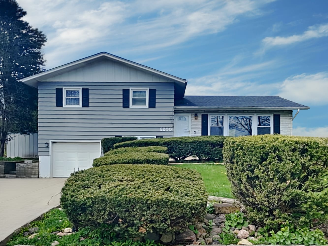 Front of 5200 Westview Ln, Lisle, IL