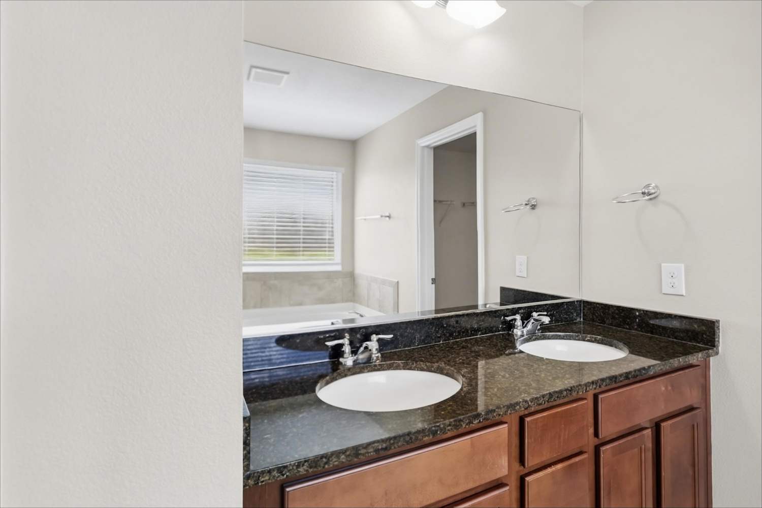 5216 Bannister Park Ln, Lithia photo 6