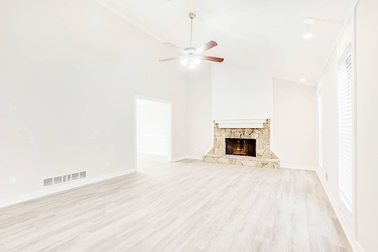 5218 Cumberland Way, Stone Mountain photo 4