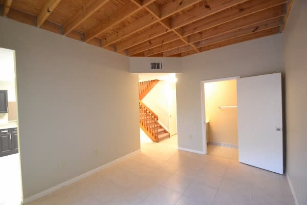 531 NW 207th Ter, Pembroke Pines photo 4