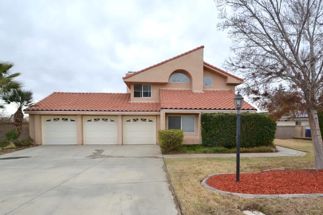 5319 Gardendale Ln, Palmdale photo 1