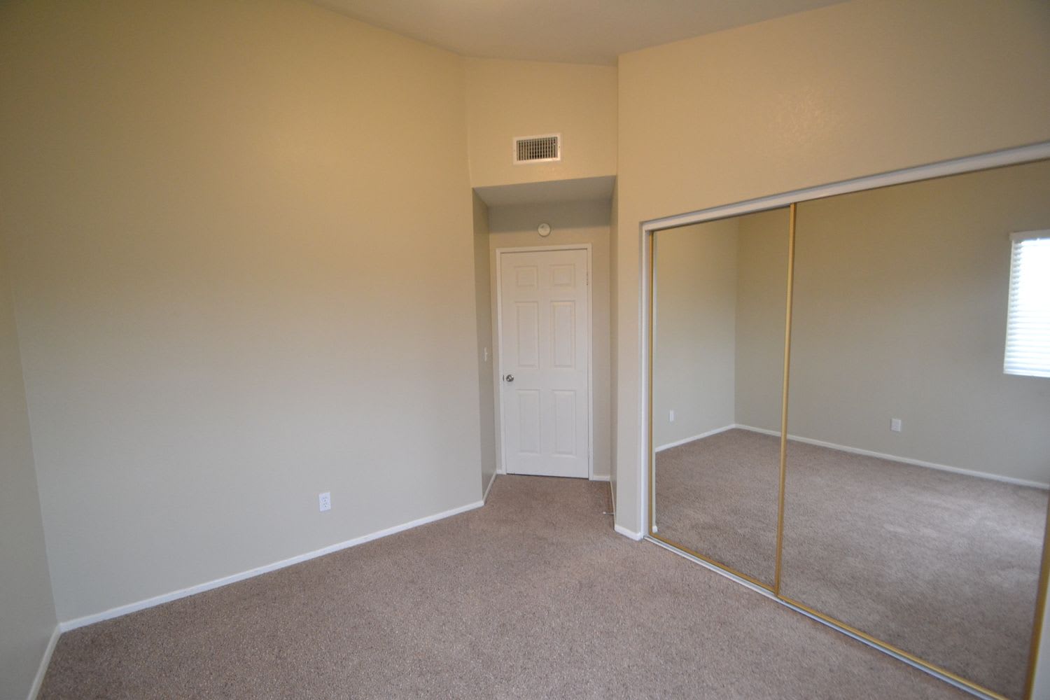 5319 Gardendale Ln, Palmdale photo 6