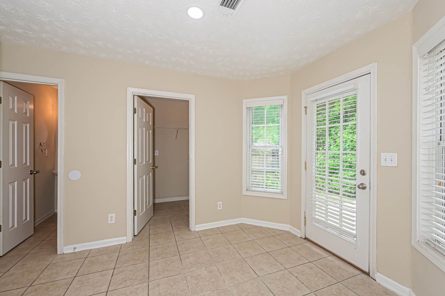 535 Devonshire Walk Dr, Suwanee photo 7