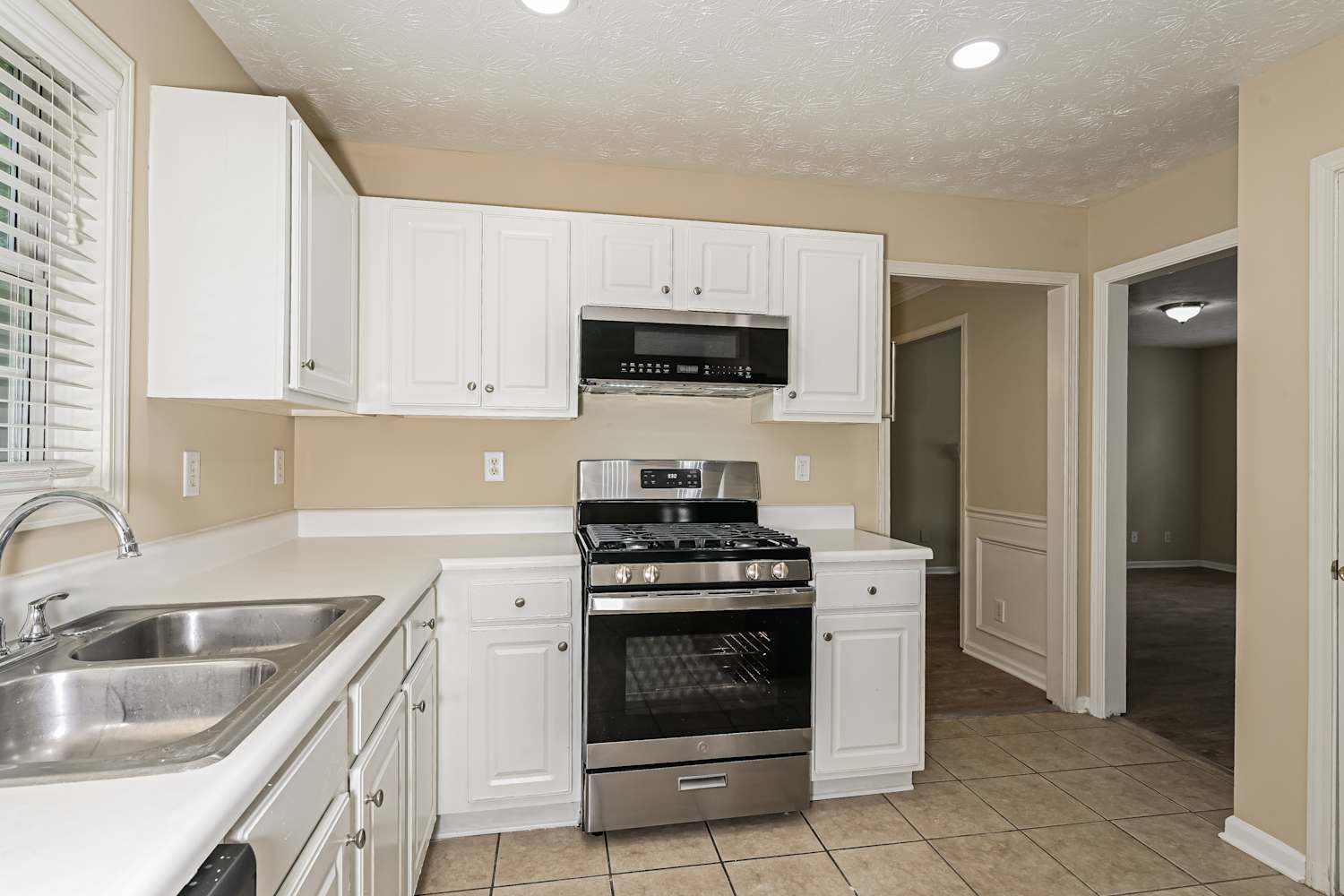 535 Devonshire Walk Dr, Suwanee photo 9