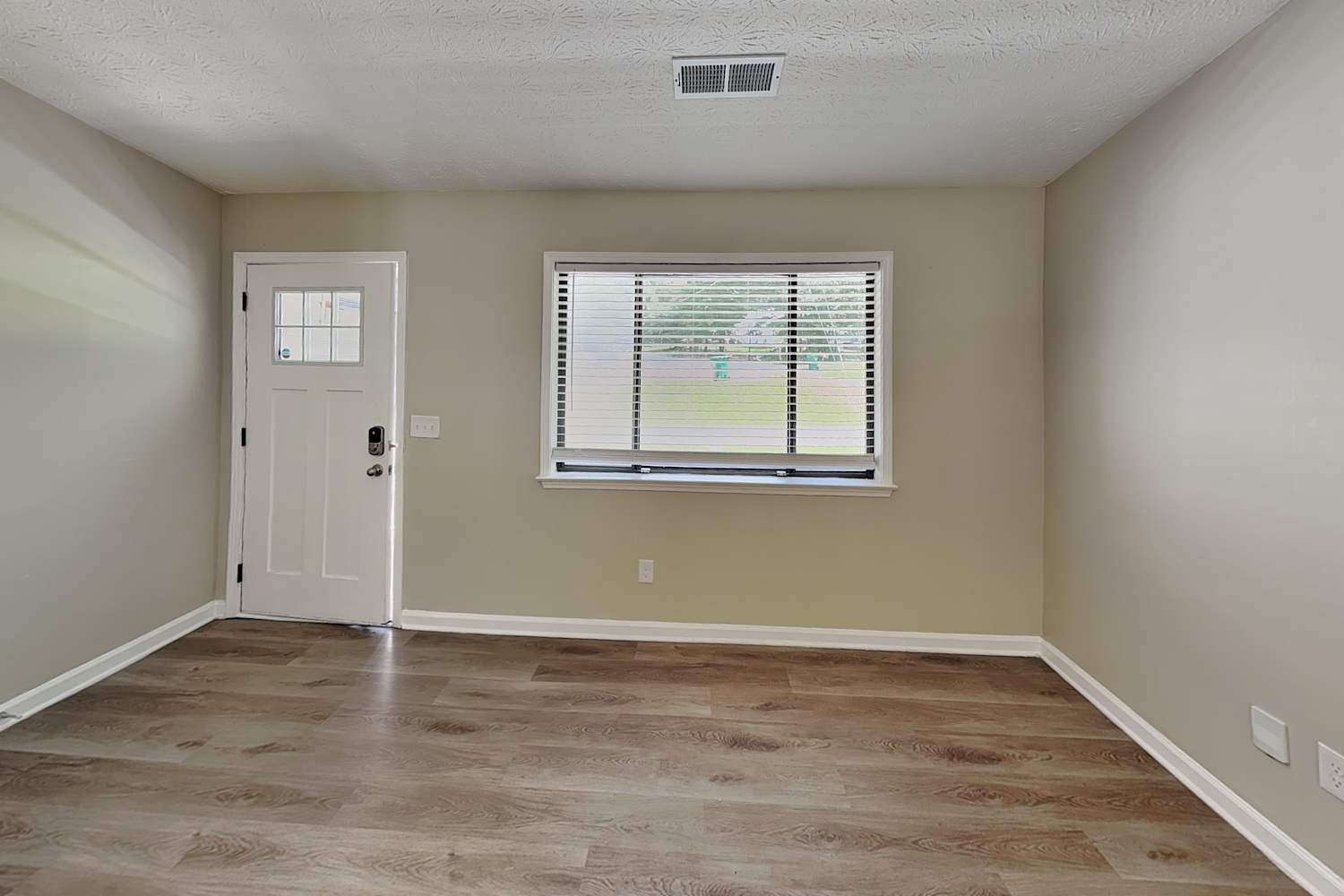 535 Zachary Ct, Stone Mountain photo 5