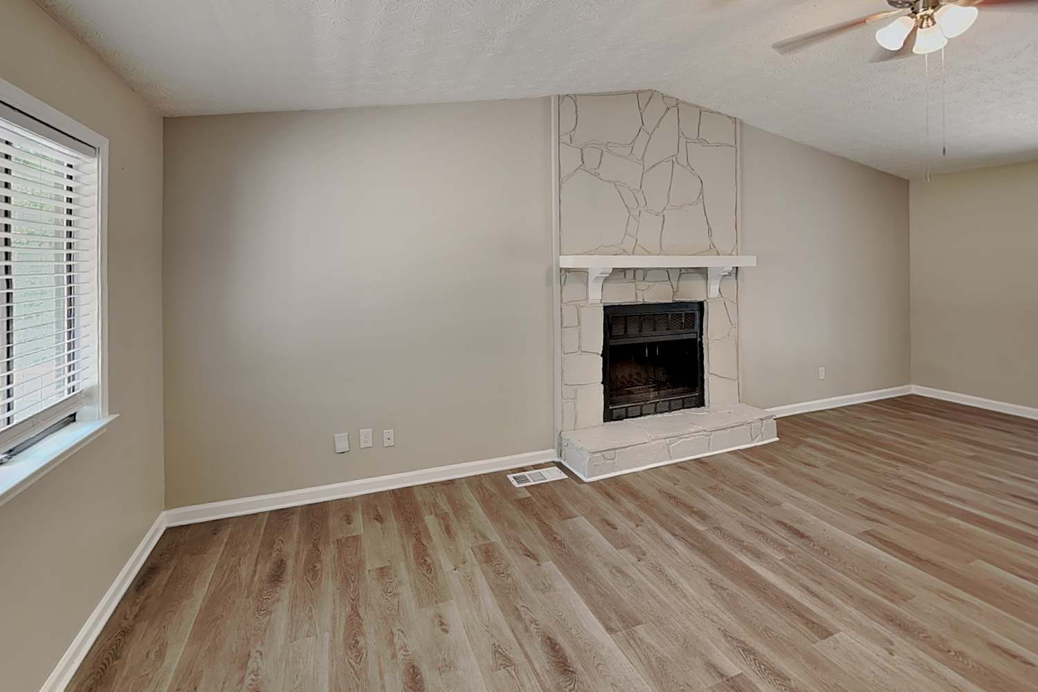 535 Zachary Ct, Stone Mountain photo 6