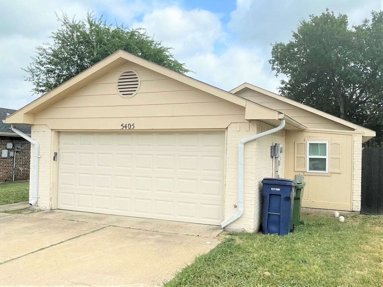 Front of 5405 Sandpiper Ln, Garland, TX