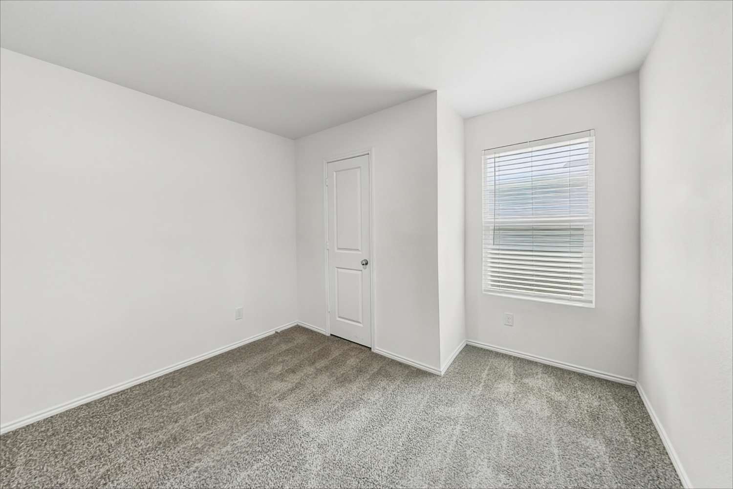 5423 Longshadow Dr, Princeton photo 9