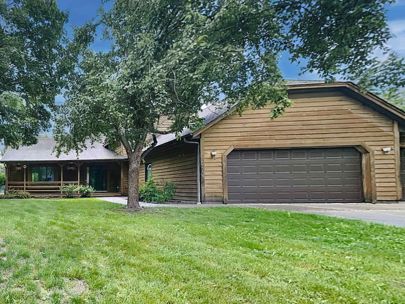 Front of 546 Carol Dr, Vadnais Heights, MN