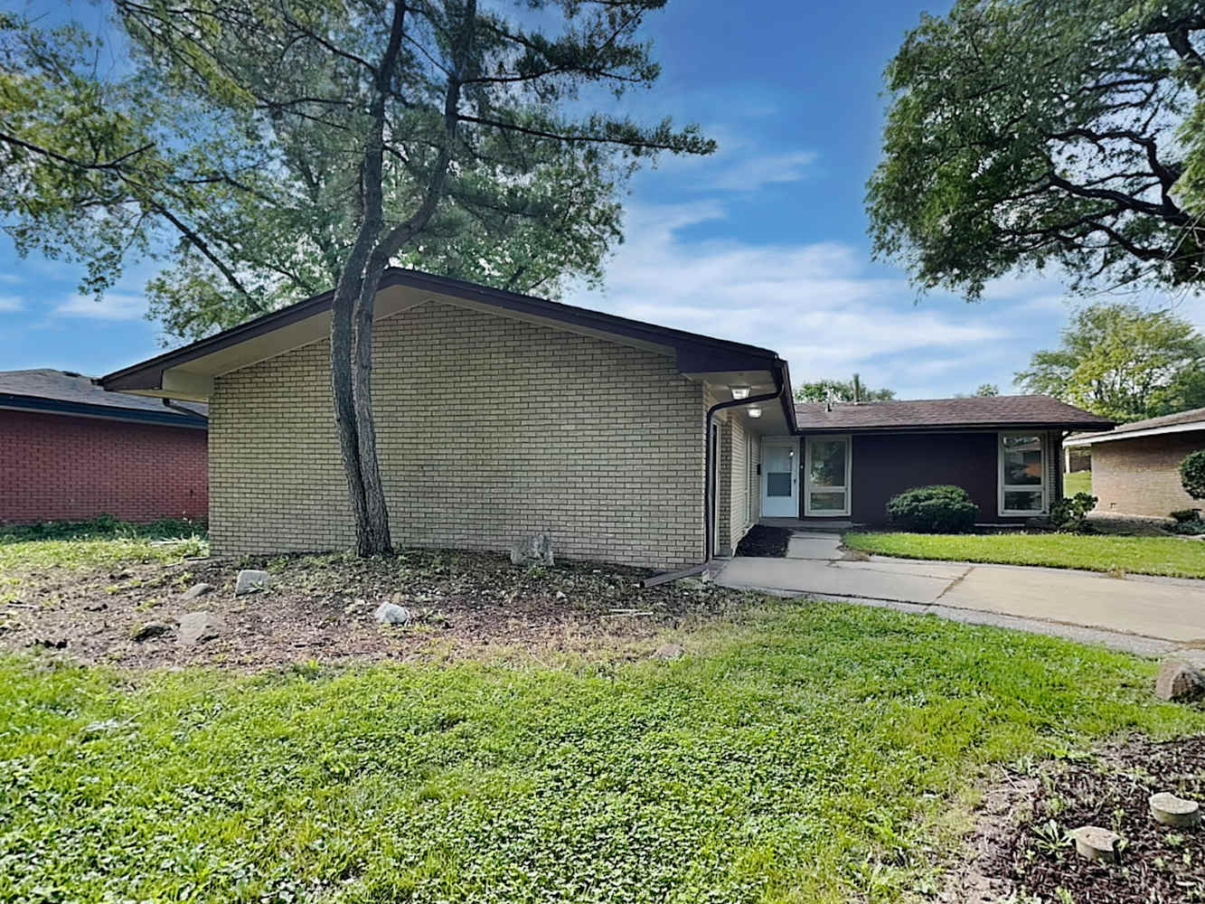 5525 Ann Marie Ln, Oak Forest photo 1