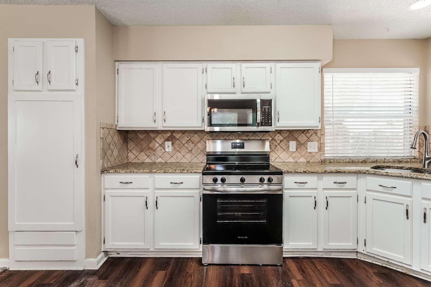 553 Mercer St, Grand Prairie photo 9