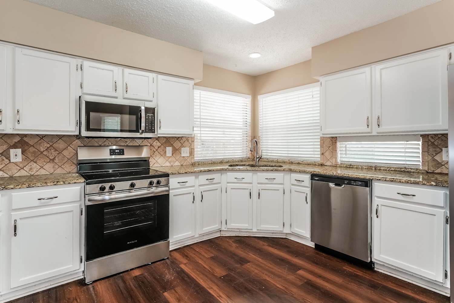 553 Mercer St, Grand Prairie photo 10