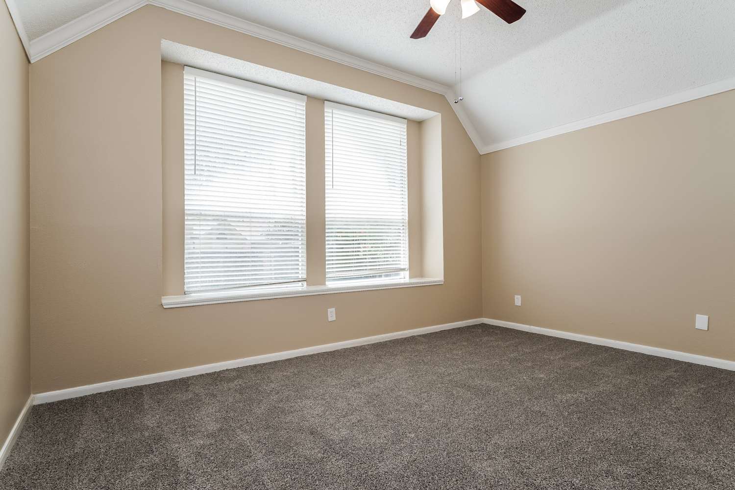 553 Mercer St, Grand Prairie photo 12