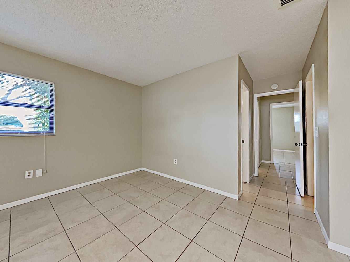 555 Freeport Ave N, Saint Petersburg photo 9