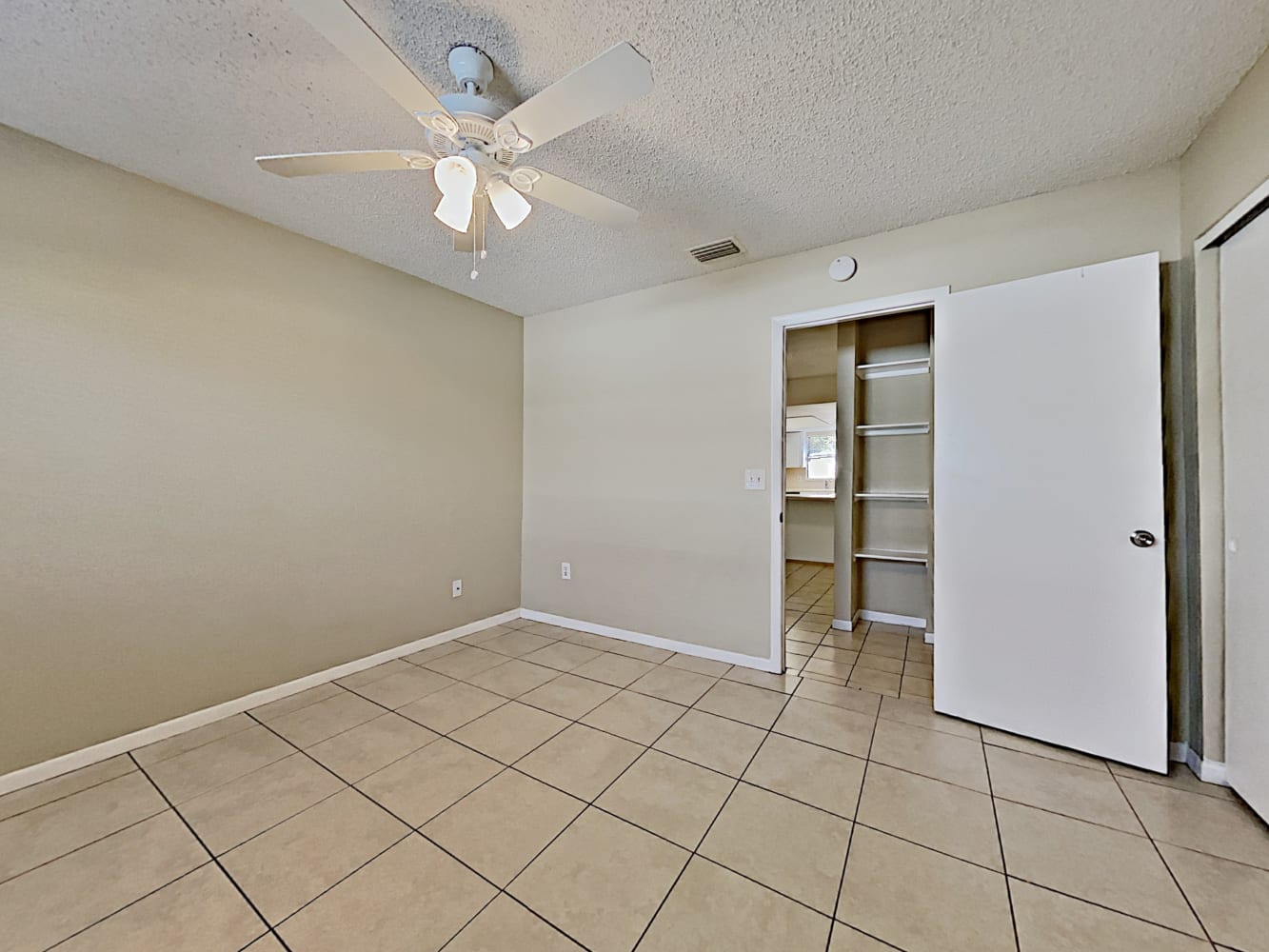 555 Freeport Ave N, Saint Petersburg photo 11