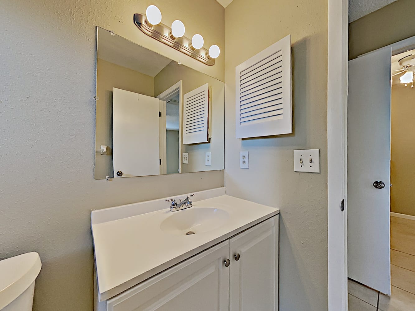 555 Freeport Ave N, Saint Petersburg photo 12