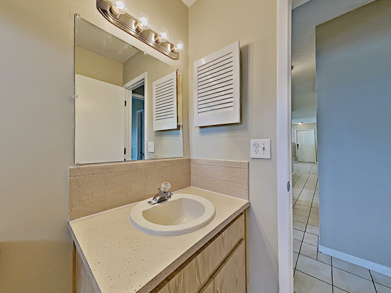 555 Freeport Ave N, Saint Petersburg photo 13