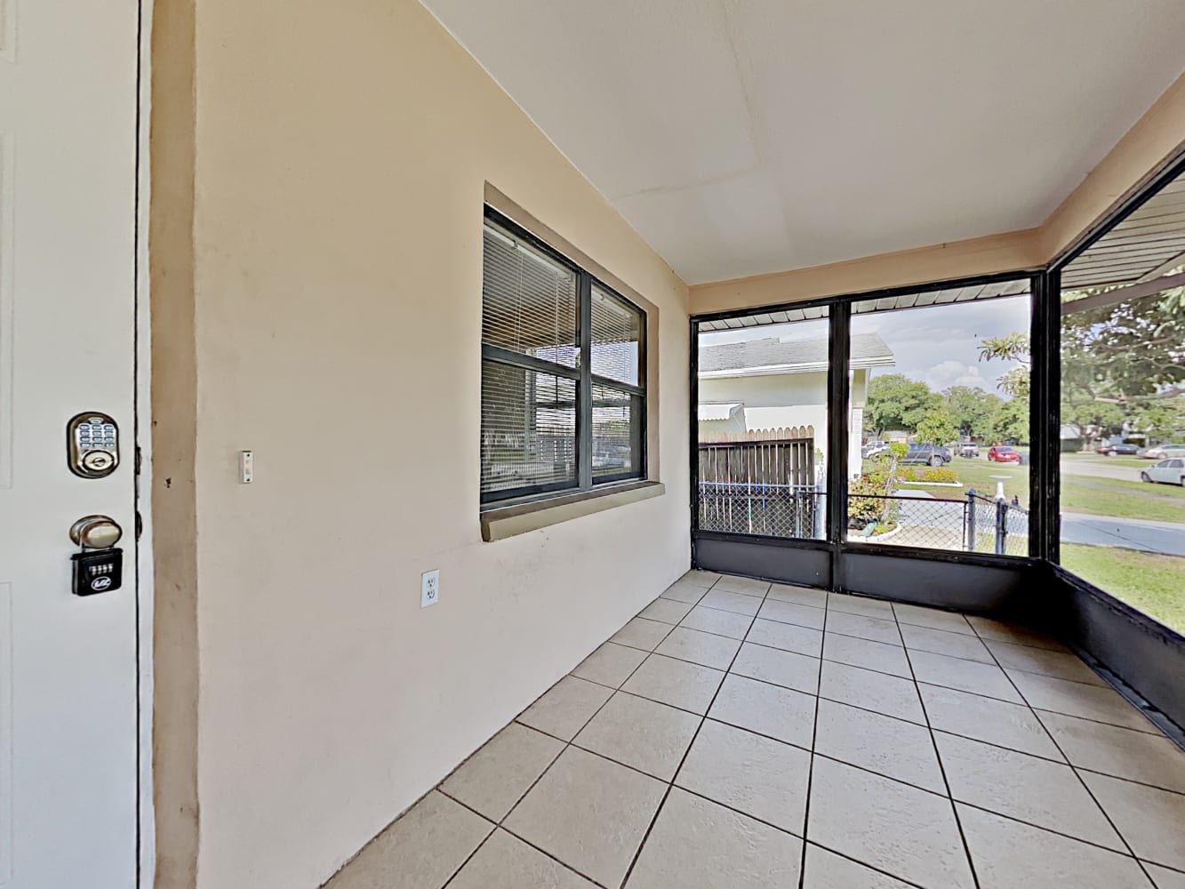 555 Freeport Ave N, Saint Petersburg photo 14