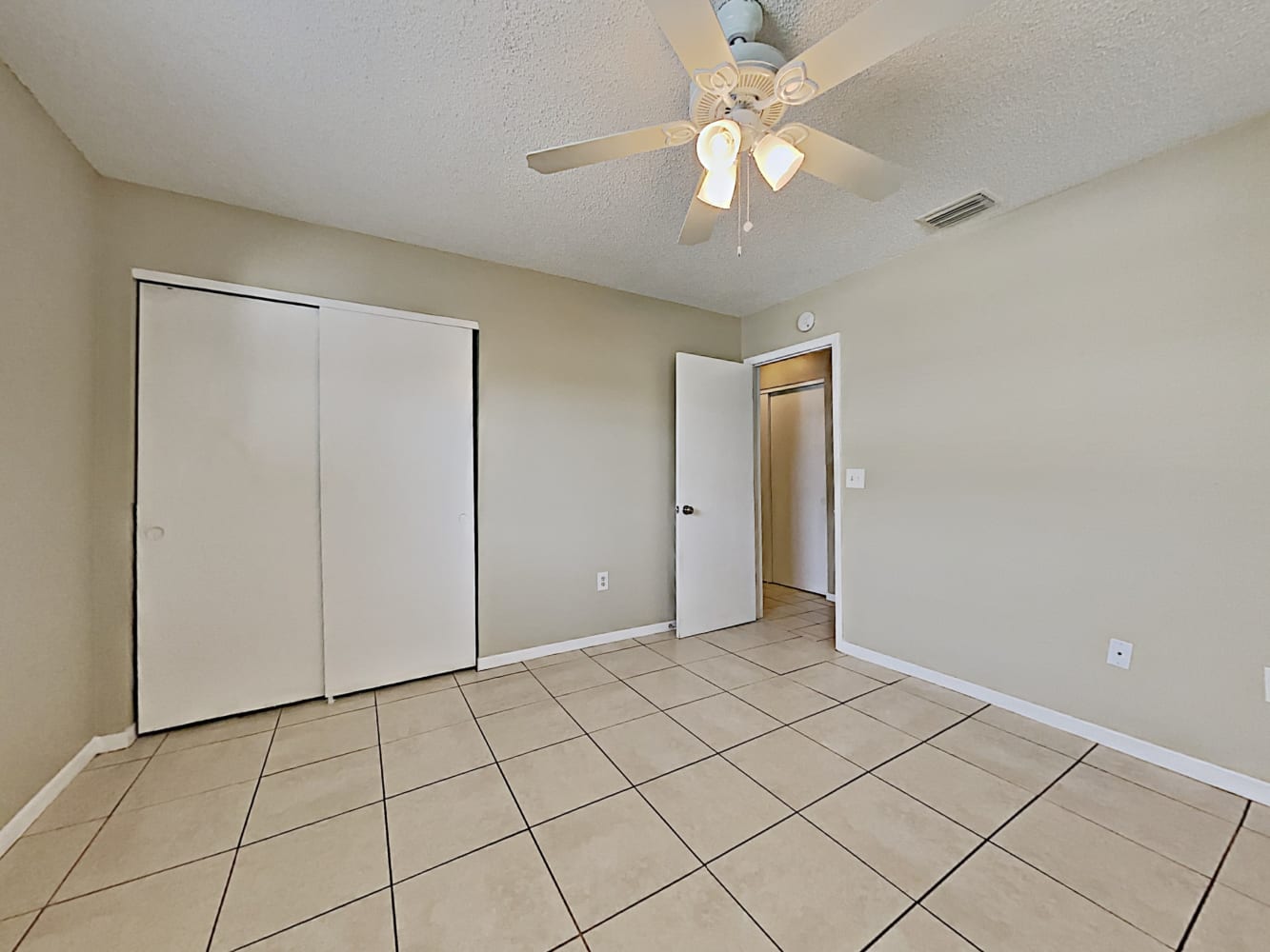 555 Freeport Ave N, Saint Petersburg photo 10