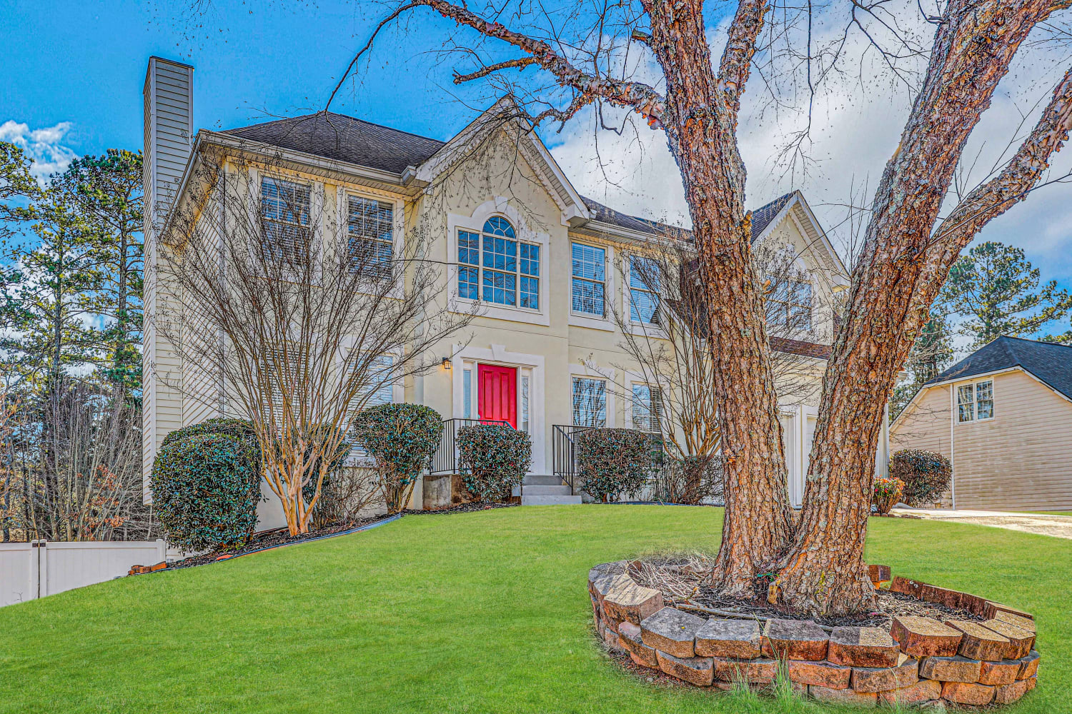 Front of 5560 Grove Place Xing Sw, Lilburn, GA