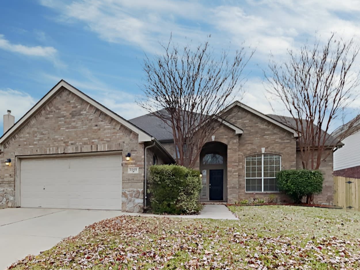 Front of 5565 Dunn Hill Dr, Fort Worth, TX