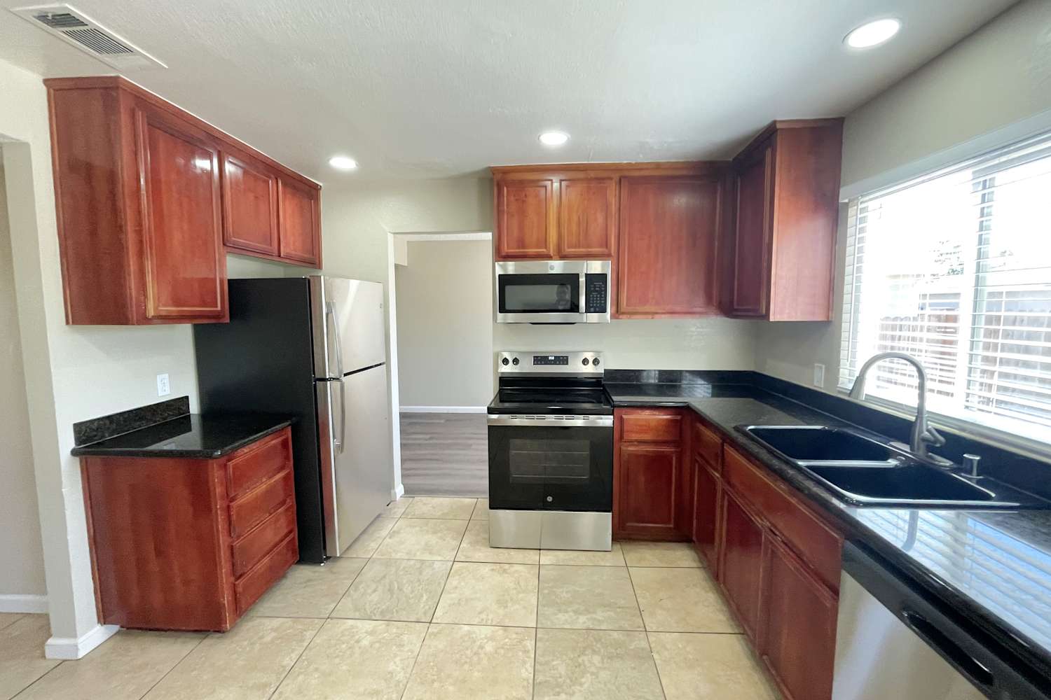 560 E Wigeon Way, Suisun City photo 5