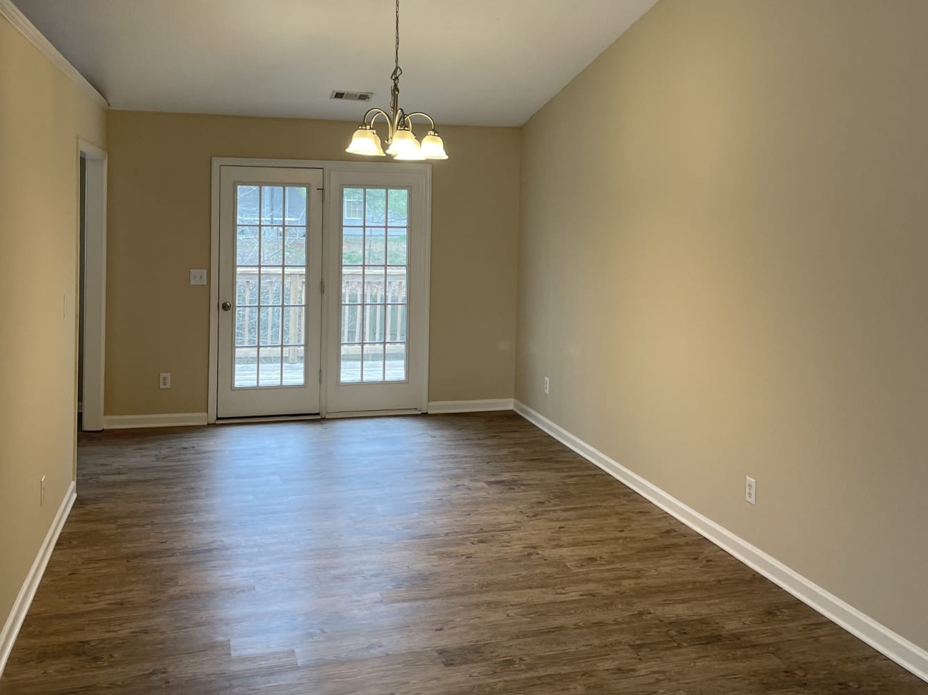 560 Heathgate Dr, Lawrenceville photo 4
