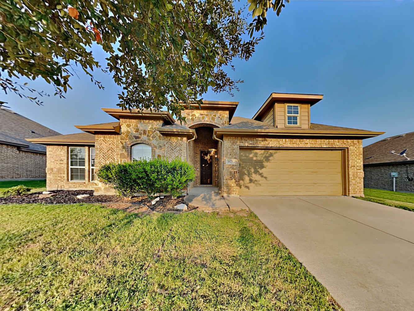 Front of 5629 Park View Dr, Midlothian, TX