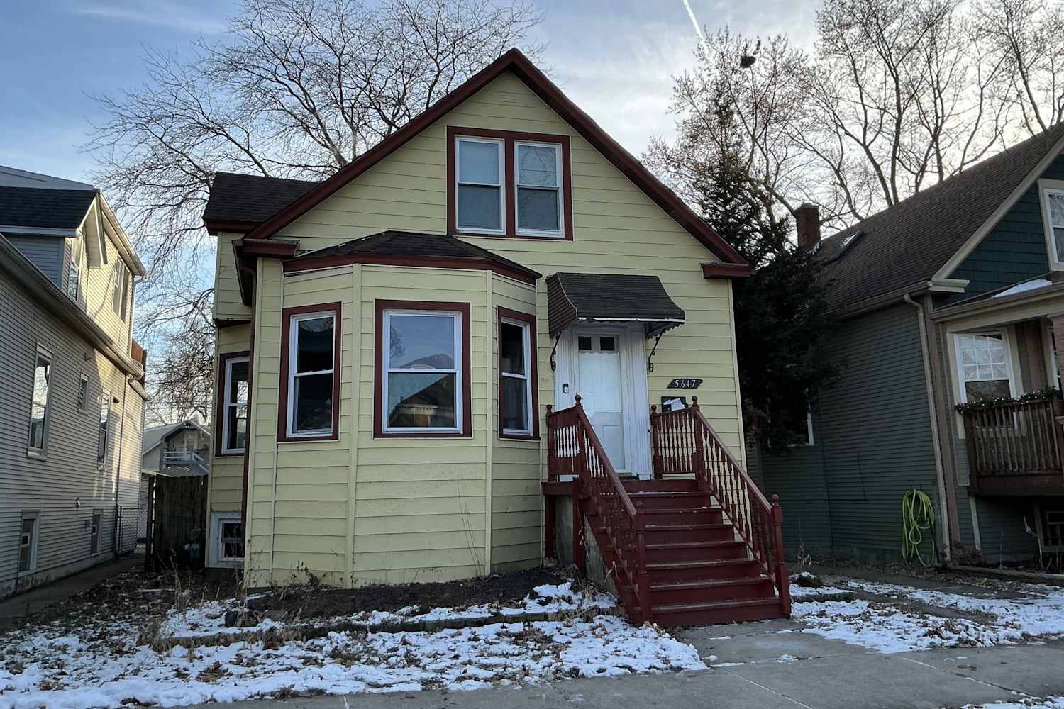 Front of 5647 W Berenice Ave, Chicago, IL