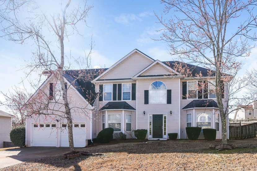 Front of 572 Lakewater View Dr, Stone Mountain, GA